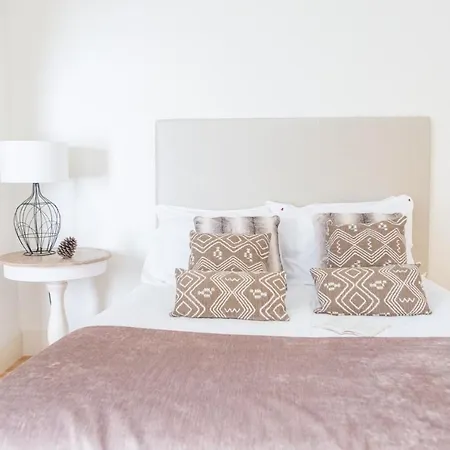 Plum Guide - The Sunny Rhino Apartment Lisbon