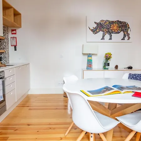 Plum Guide - The Sunny Rhino Apartment *